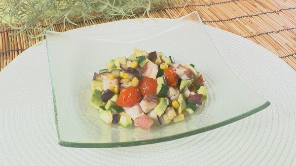 たこと彩り野菜の温サラダ